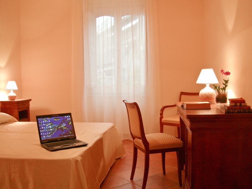 L' Antico Cortile Hotel Caserta Exterior photo